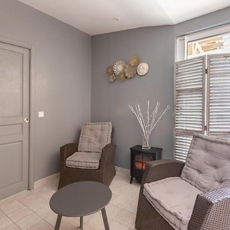 Le Comptoir Des Ecoliers Bed & Breakfast Gemozac Exterior photo
