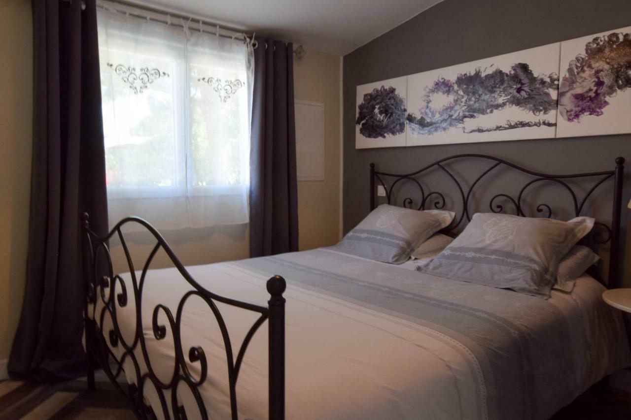 Le Comptoir Des Ecoliers Bed & Breakfast Gemozac Exterior photo