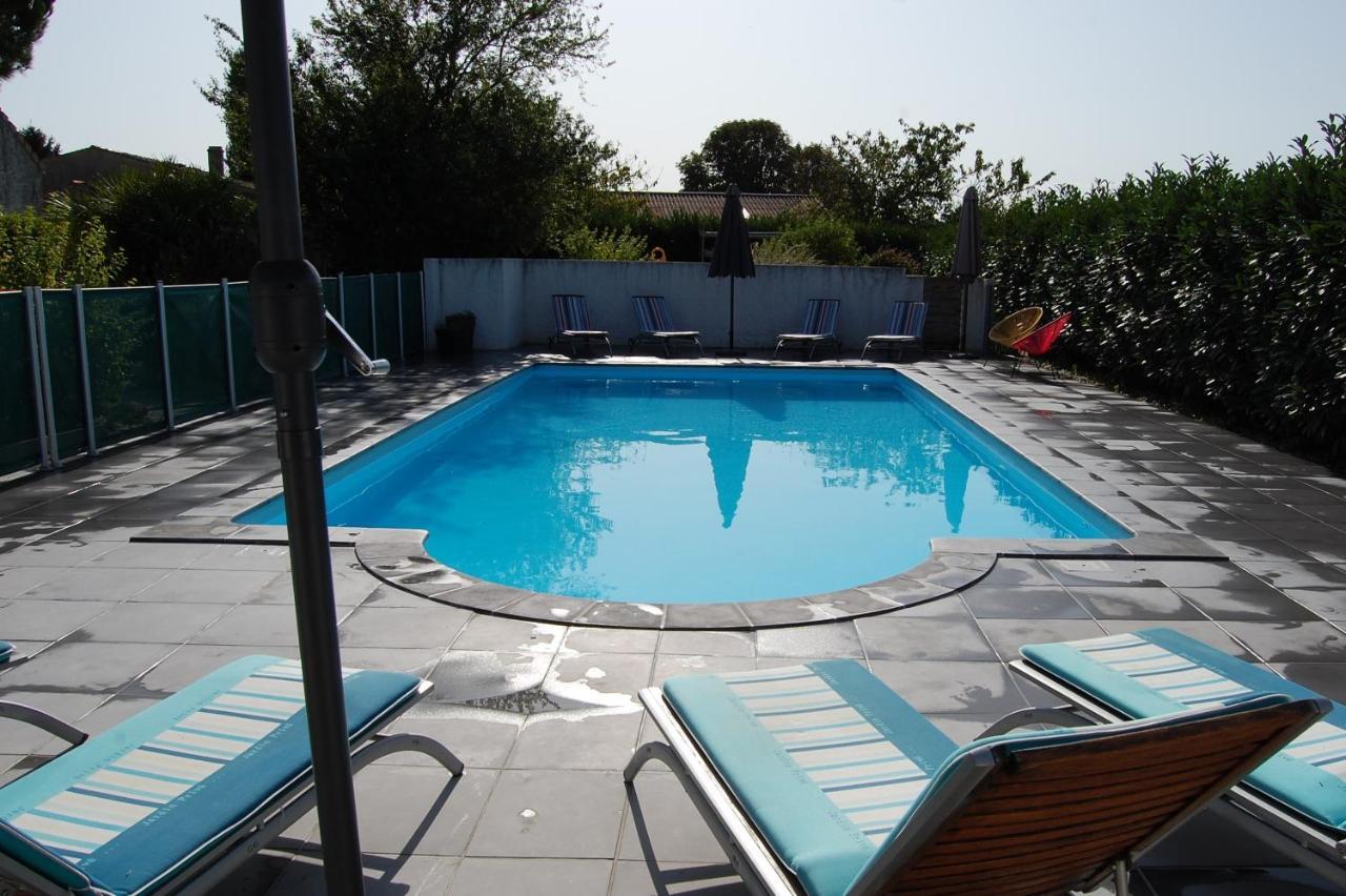 Le Comptoir Des Ecoliers Bed & Breakfast Gemozac Exterior photo